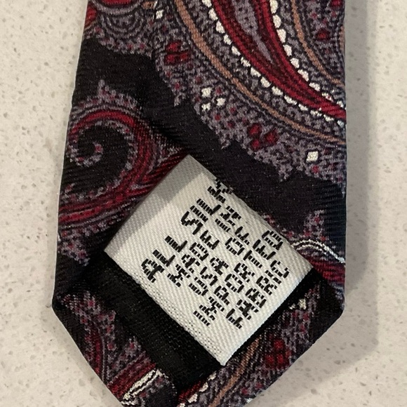 All Silk Paisley Print Tie Made in the USA Great Condition Sharp Looking - Picture 2 of 4